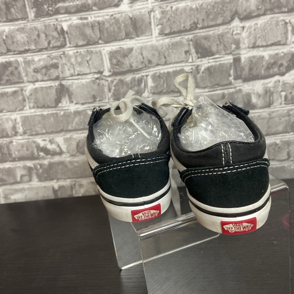 Vans - Picture 3 of 7